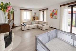 Villa à vendre 7 pièces 208 m²