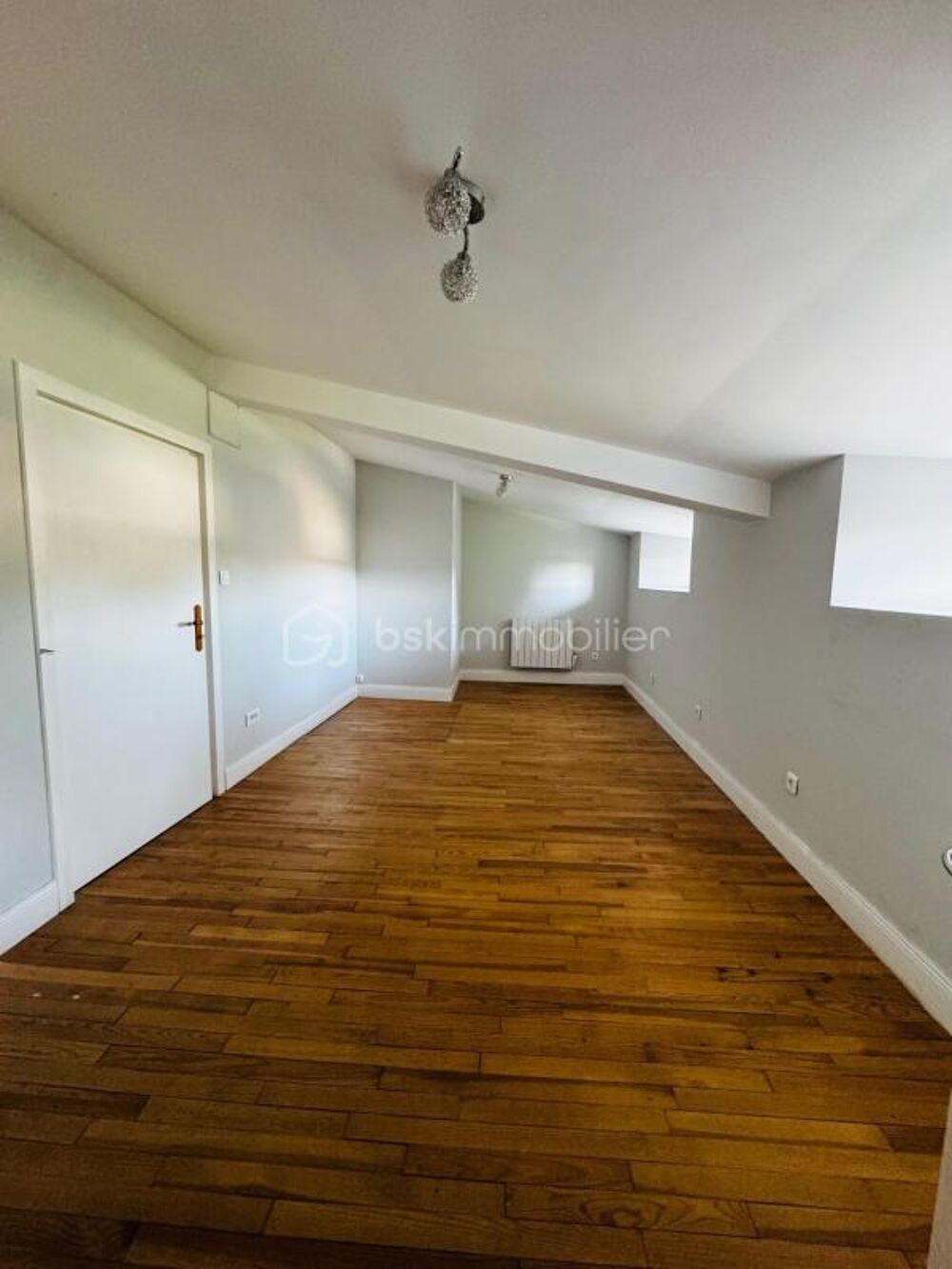 Vente Maison MAISON DE VILLAGE AU CALME 135M2, 5 CHAMBRES 10MIN CIVRAY TERRAIN 1300M2 Vouleme