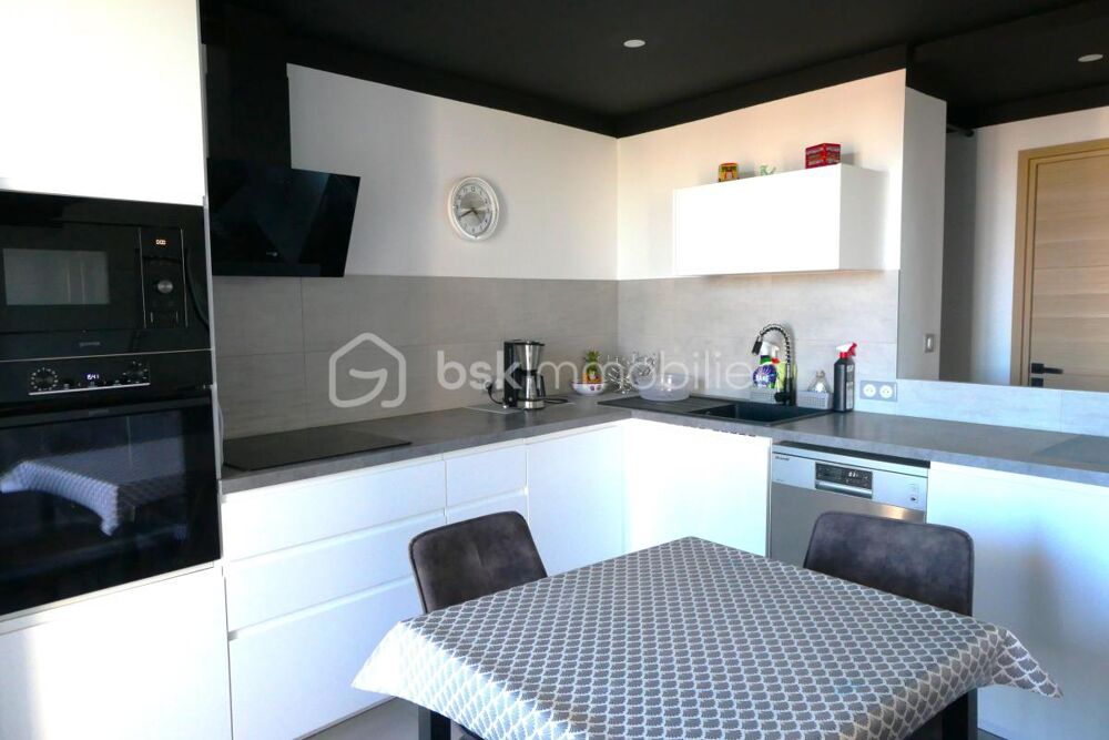 APPARTEMENT 61 m², 2 chambres, Balcons dans toutes les pièces, Vue dégagée et imprenable, proche des commodités et transports !