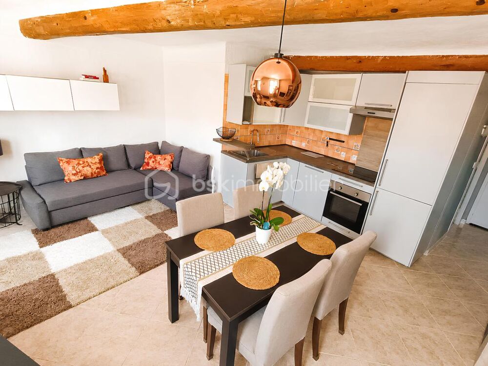 OLLIOULES CENTRE HISTORIQUE  Appartement de charme T3 de 51 m²  Vendu entièrement meublé  Rénové  Aucun travaux  Faibles ch
