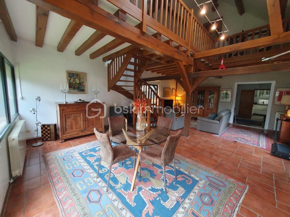 MAISON FAMILIALE AVEC PISCINE