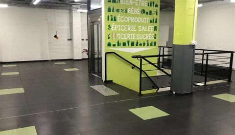 Au pied du m&eacute;tro Dupleix, boutique de 327 m&sup2; 8784 75015 Paris