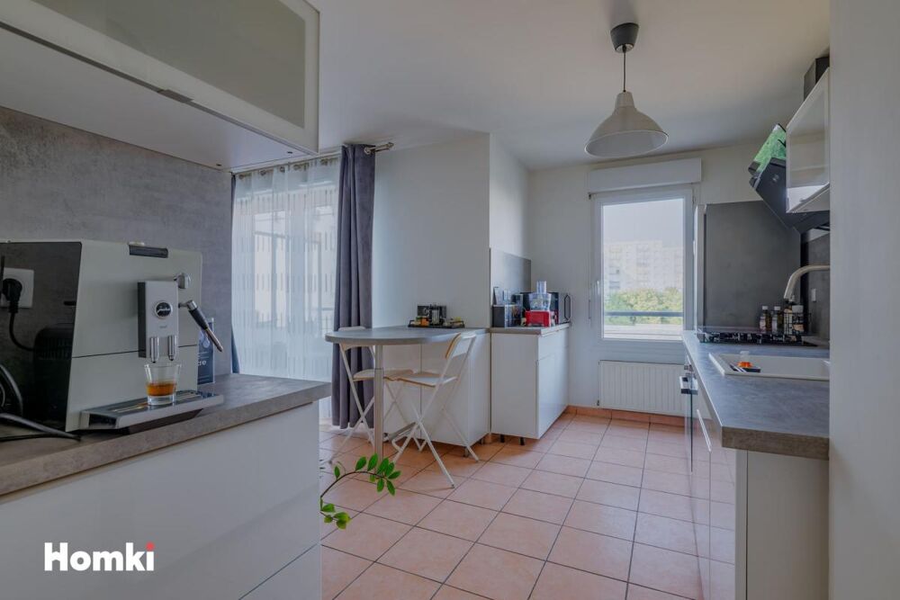Vente Appartement VÉNISSIEUX – T3 lumineux avec terrasse, cave et garage en supplément Venissieux