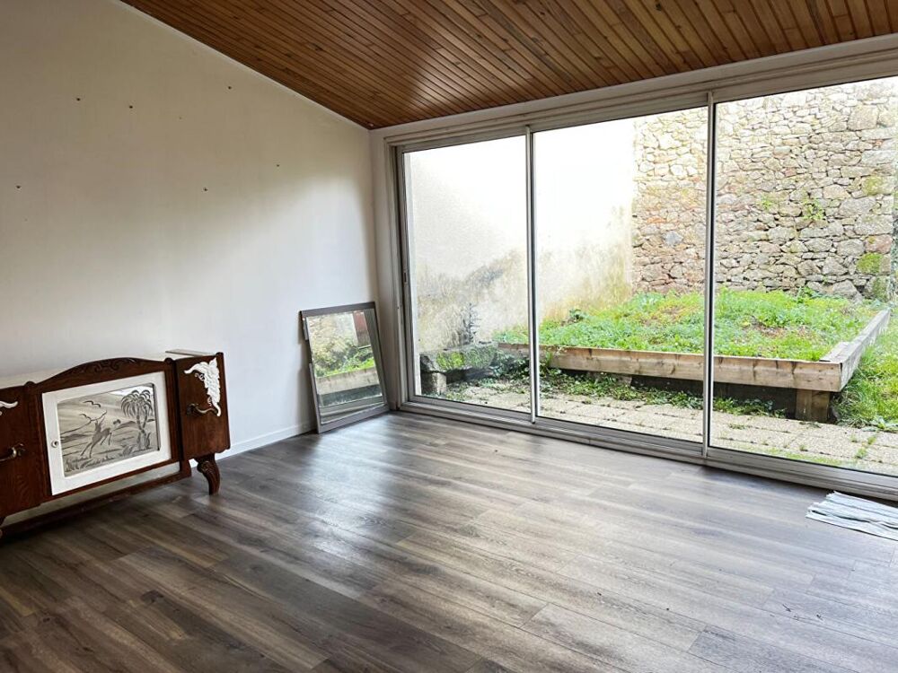 Vente Maison Maison  6 pièces, 97 m² + dépendances en pierres Pouzauges