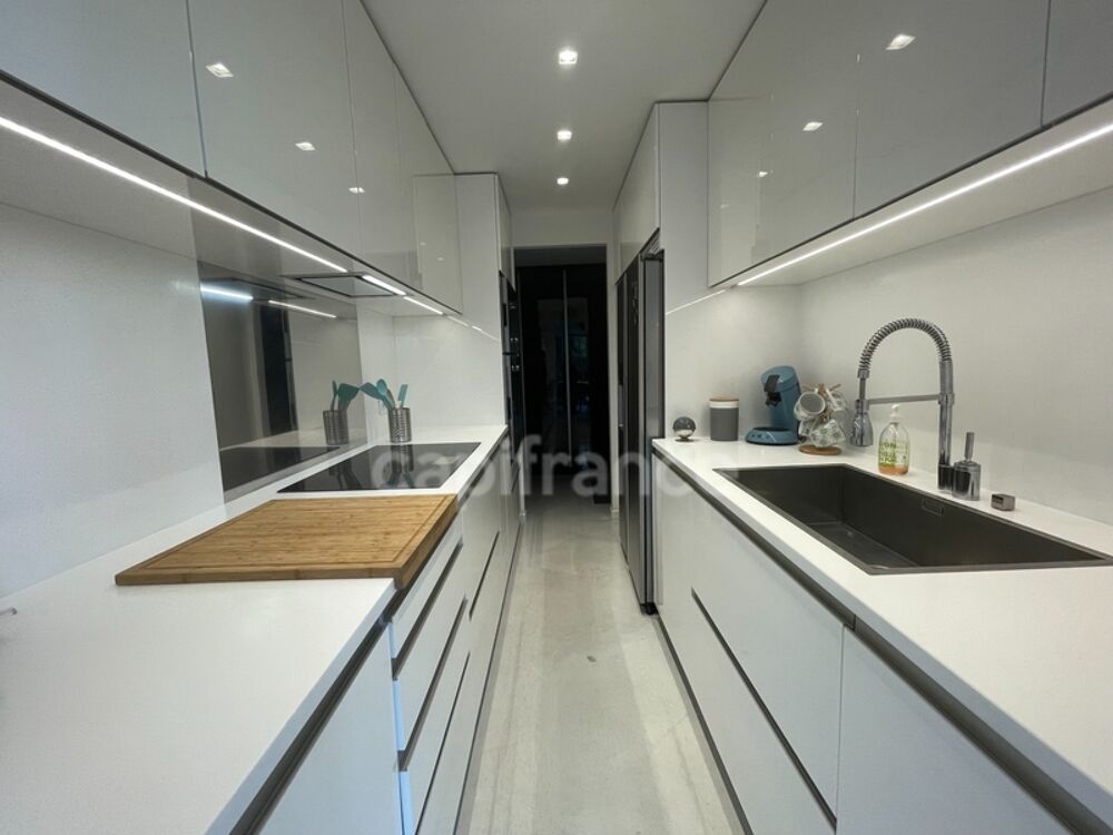 Cannes, 100m de la plage, piscine extérieure, intérieure, sauna, hammam, possibilité garage en sous-sol