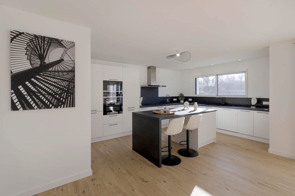 MAISON CONTEMPORAINE - 155 m² - SURZUR