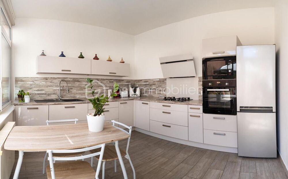 Vente Maison COUP DE CŒUR ASSURÉ – Élégante maison de ville bourgeoise avec garage, parking privé, cour et fort potentiel Bourg saint andeol