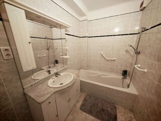  Appartement à louer 3 pièces 96 m²