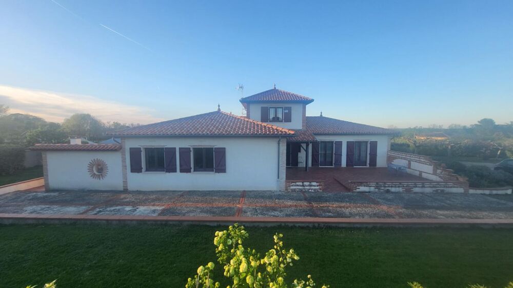 Vente Maison Maison Castelmayran 10 pièce(s) 255 m2 Castelmayran