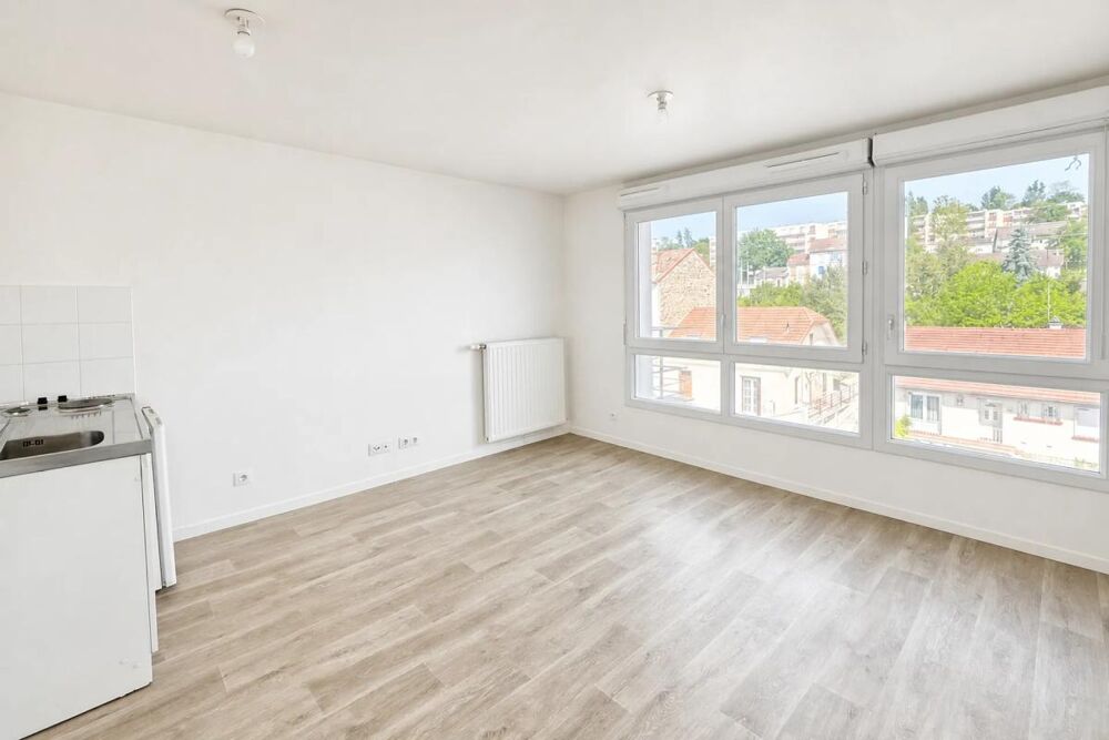 Charmant studio rénové avec parking à Corbeil-Essonnes