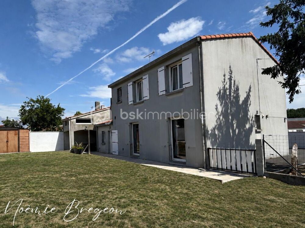 Treize-Septiers  Maison familiale avec beaux volumes et jardin exposé Sud/Ouest