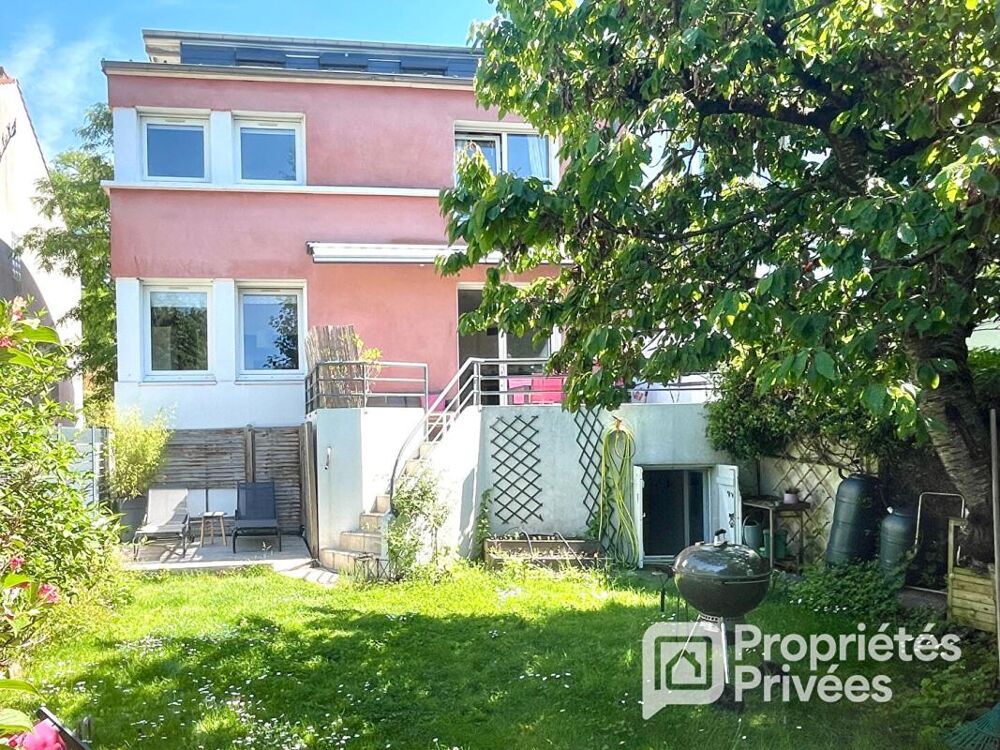 Maison contemporaine avec jardin et garage, quartier des Rochers