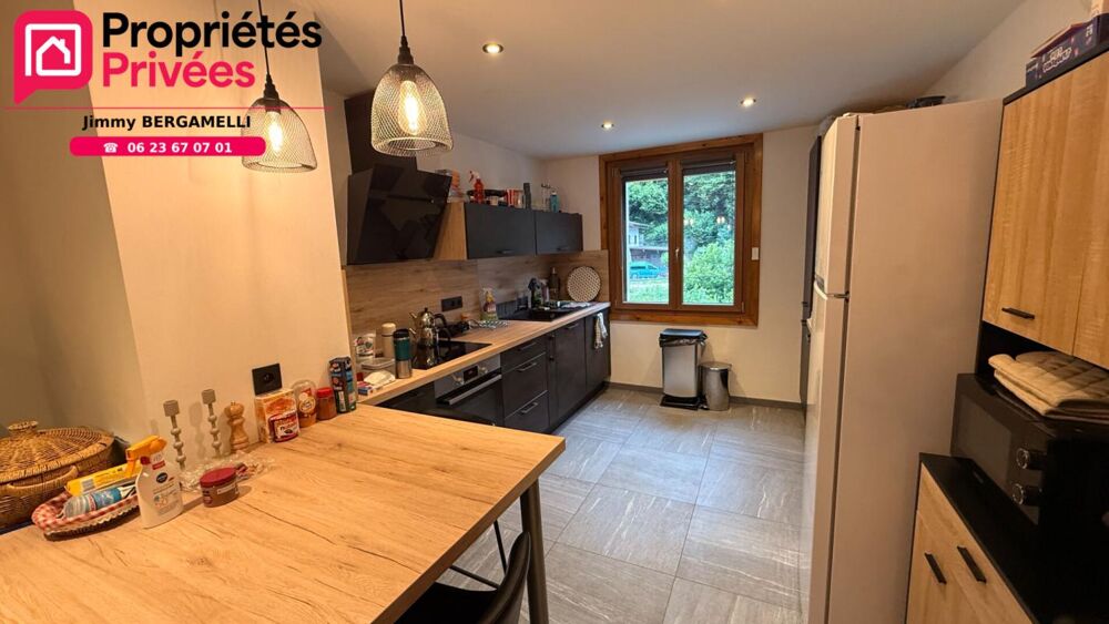 PASSY Maison familiale entièrement rénovée avec deux appartements, dépendances et fort potentiel d'aménagement