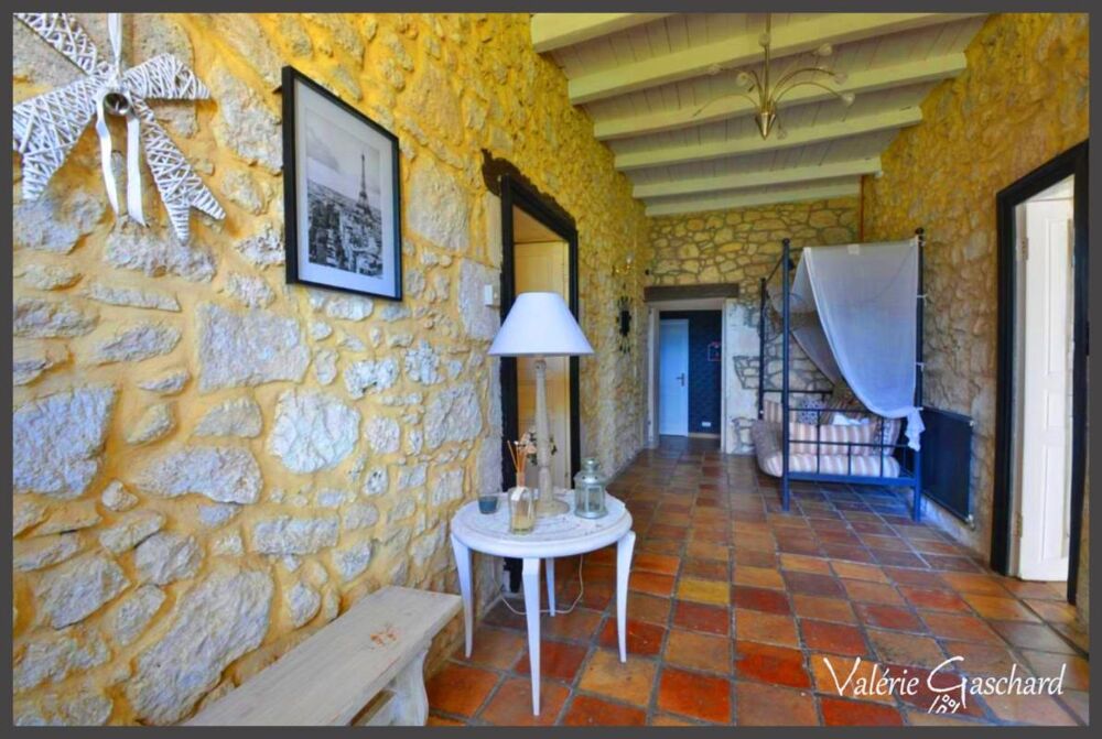 Montcaret  Belle maison en pierre de 250 m² en pleine campagne  Idéale projet familial ou activité touristique ou de bien être