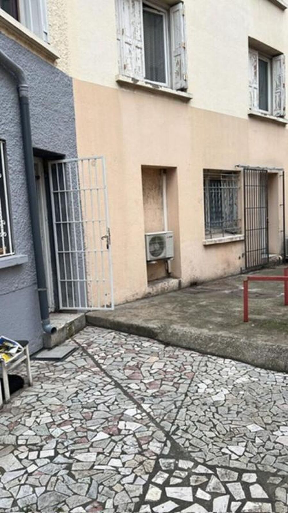 Charmant T2 de 41 m² loué avec cour loué à 458 + 60 euros de charges