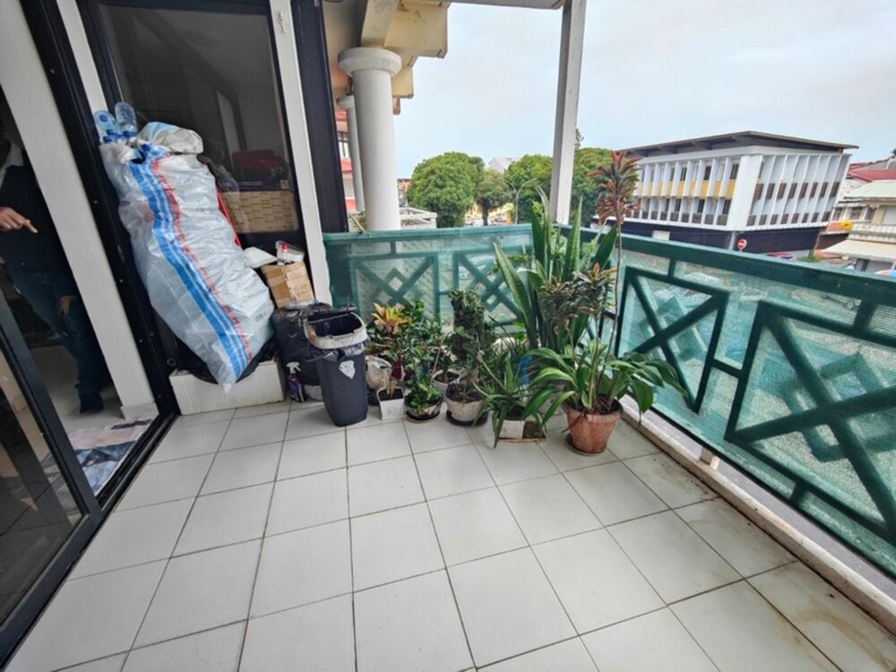 CAYENNE  Centre-ville  Appartement T2 lumineux avec loggia et balcons