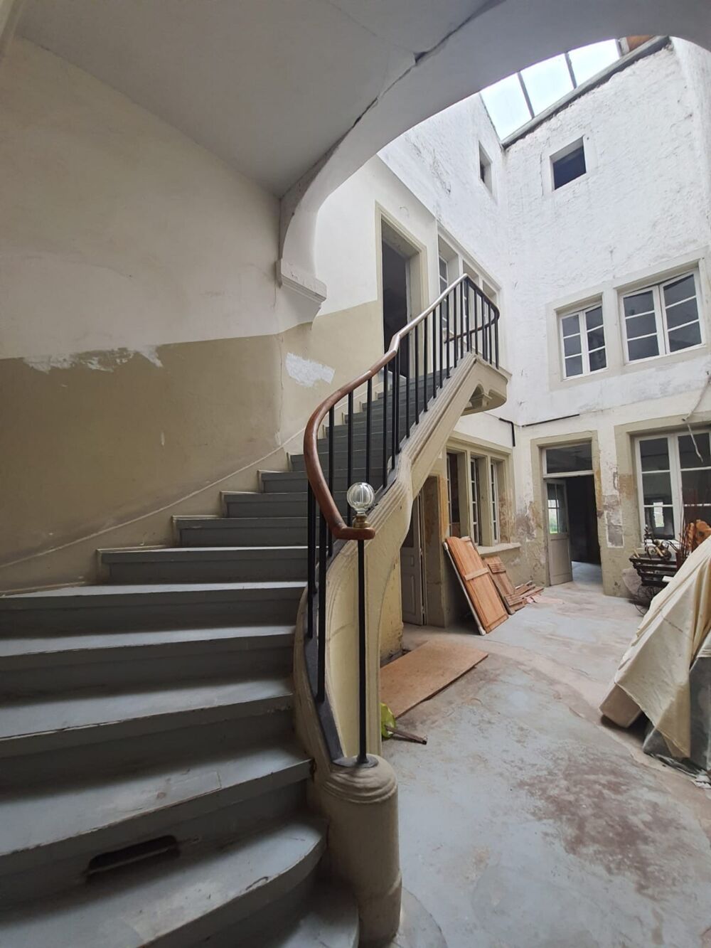 Vente Immeuble Dpt Vosges (88), à vendre RAMBERVILLERS immeuble T15 de 280 m2 à rénover en 5 ou 6 appartements avec cour Rambervillers