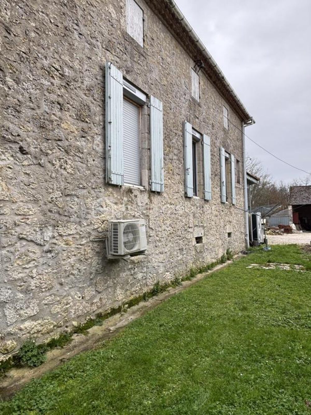 AV Maison en pierre dépendances terrain