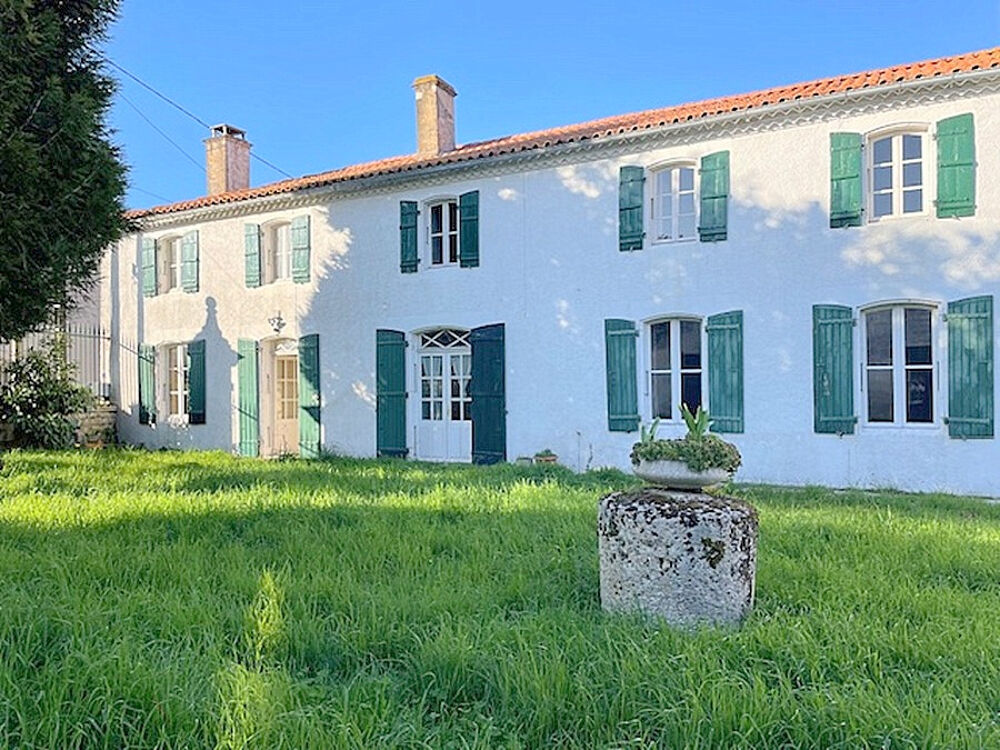 Maison de Maître 1860 - 371 m² - 6 chambres - Domaine avec dépendances - Proche Surgères & Aigrefeuille