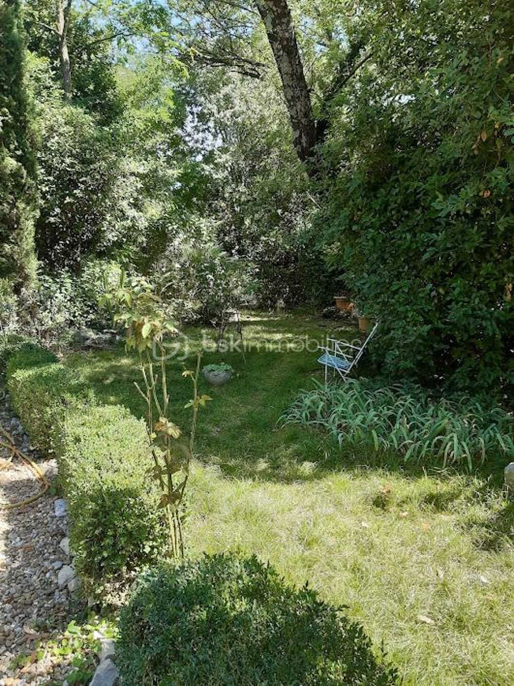Maison en pierre de 62m2, jardin de 730m2 avec sa piscine