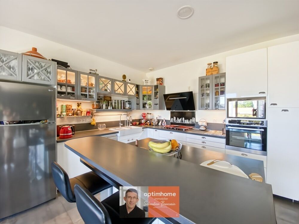 Maison contemporaine de plain-pied  Environ 140 m²  Construction 2020  3 chambres  Dole