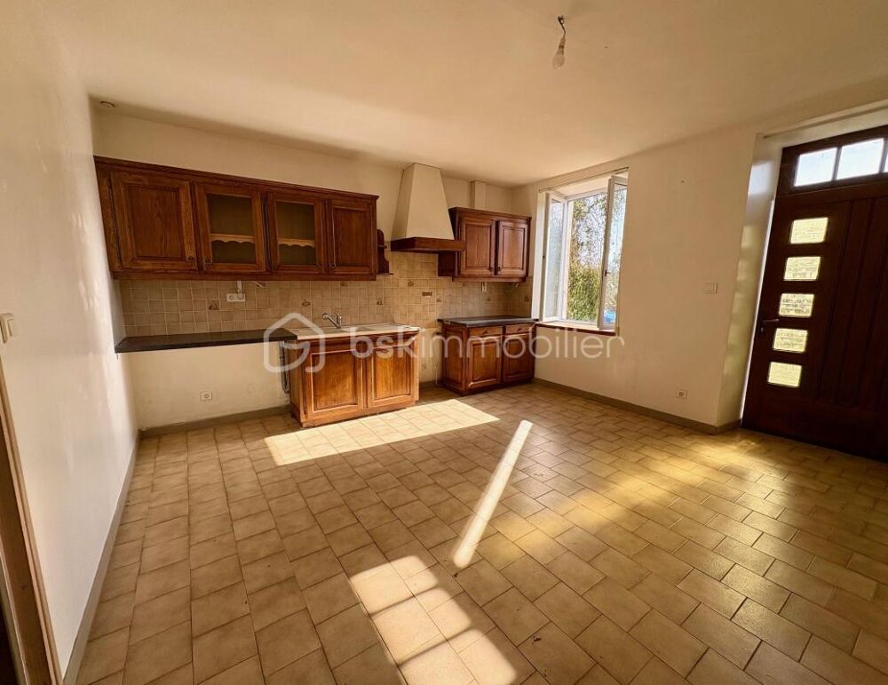 Vente Maison Maison familiale 160 m� � Fort potentiel, environnement paisible Brains sur gee