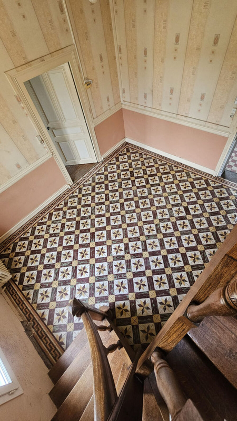 Maison de charme  Centre-ville  Idéal primo-accédant / investisseur / retraités NOYANT (49)
