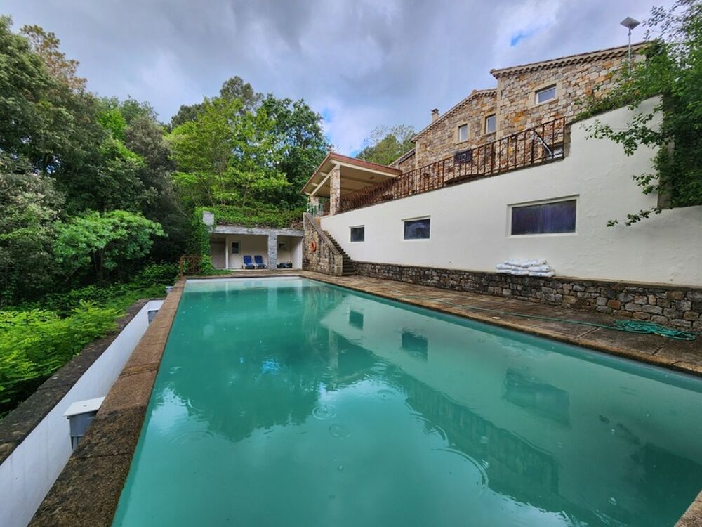 ? Propriété d'Exception à Banne : Le Luxe au Coeur de l'Ardèche Sauvage