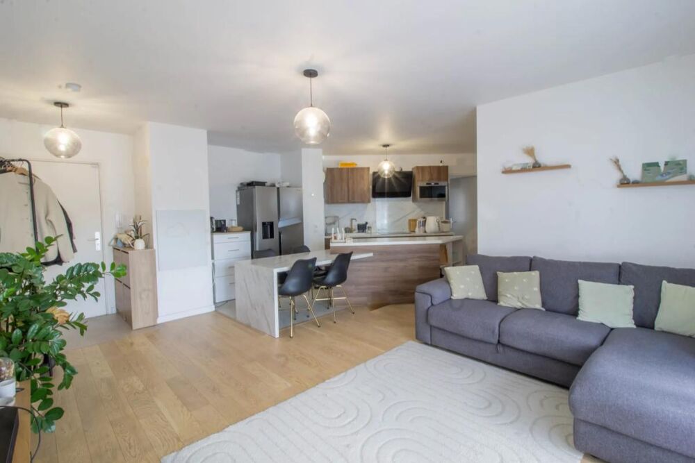 Appartement 4 pièces au pied du Tram et des commerces