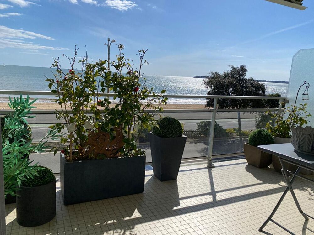 Face mer Appartement 1 pièce(s) 30m2 entierment rénové