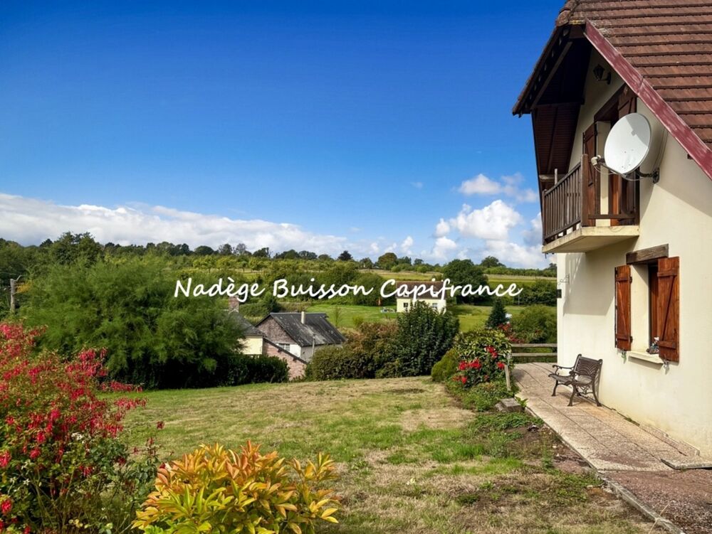 Cambremer centre  Maison familiale de 136 m² avec terrasse panoramique, vie de plain-pied et double garage