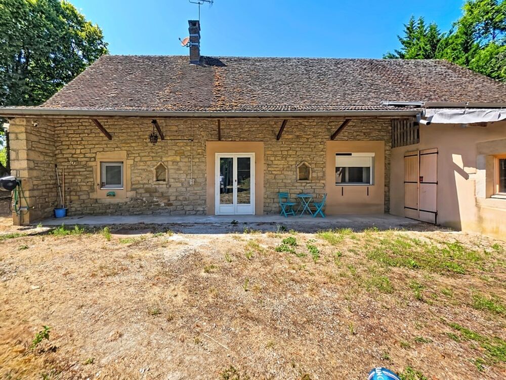 Maison en pierre rénovée avec dépendances  Terrain de 2 200 m²
