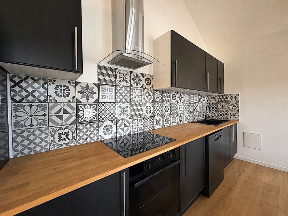 APPARTEMENT 3 PIÈCES 73M2 ENTIEREMENT RENOVÉ AVEC TERRASSE, QUARTIER HISTORIQUE DE LA VILLE