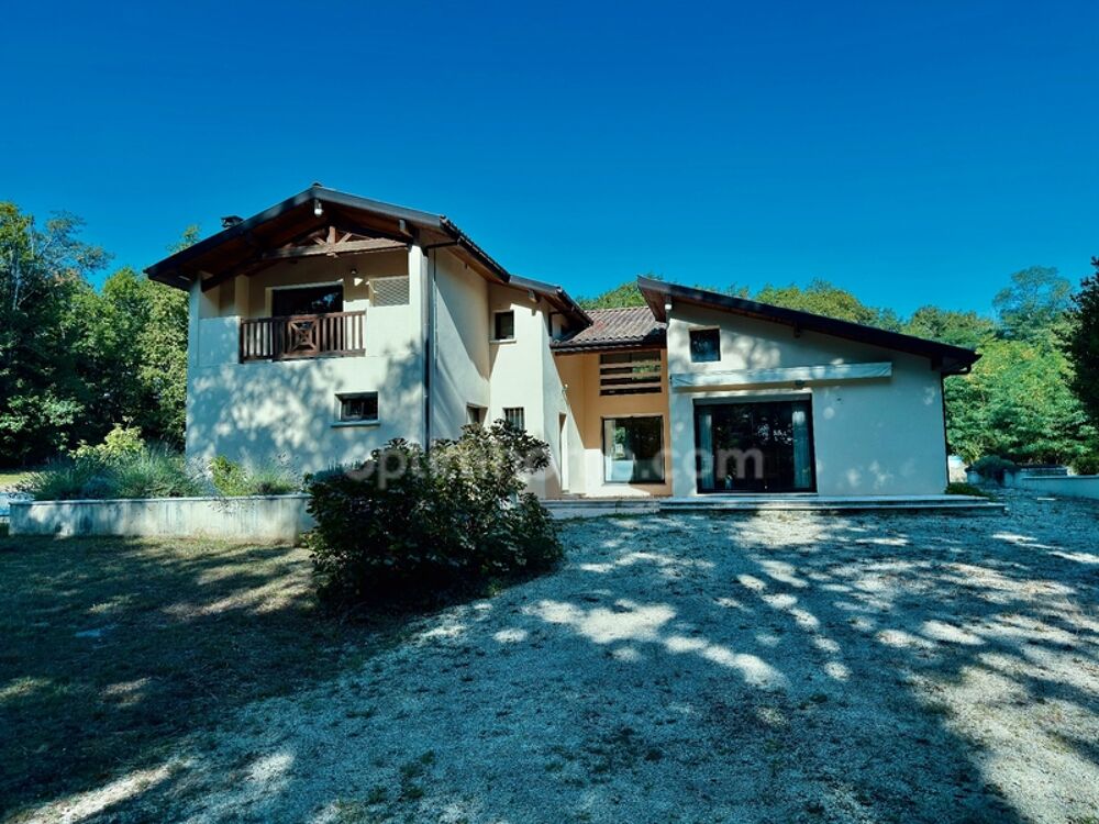 Maison darchitecte avec studio indépendant et vaste terrain boisé de 4 hectares