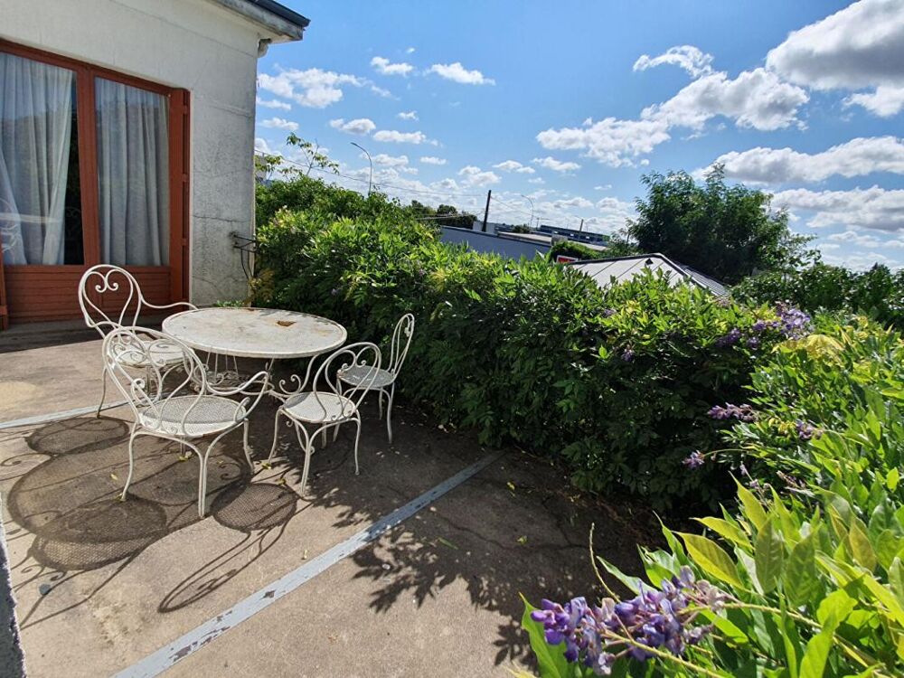 Vente Maison Maison  6 pièce(s) 210 m2 + Garage  sur terrain de 600 m2 Chateauroux