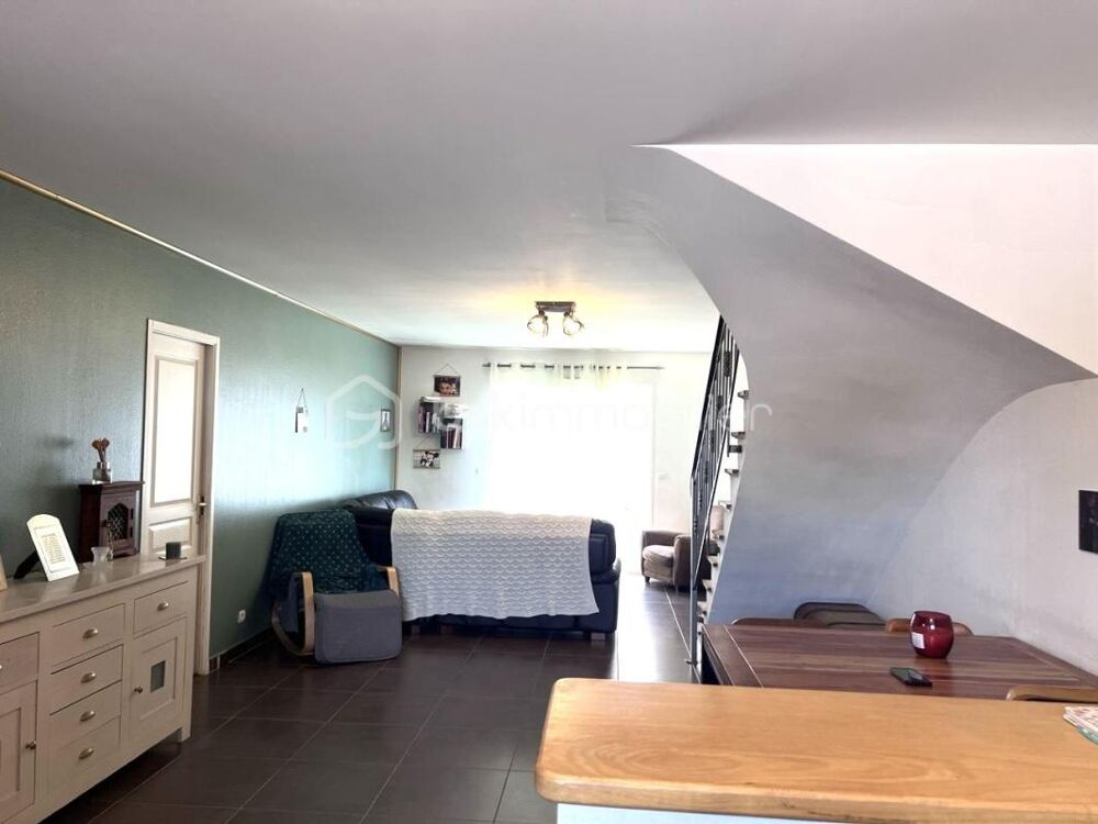 Vente Maison Sur un terrain d'angle de 236 m2, une maison de type 4 en R+1 de 95 m2 Frontignan