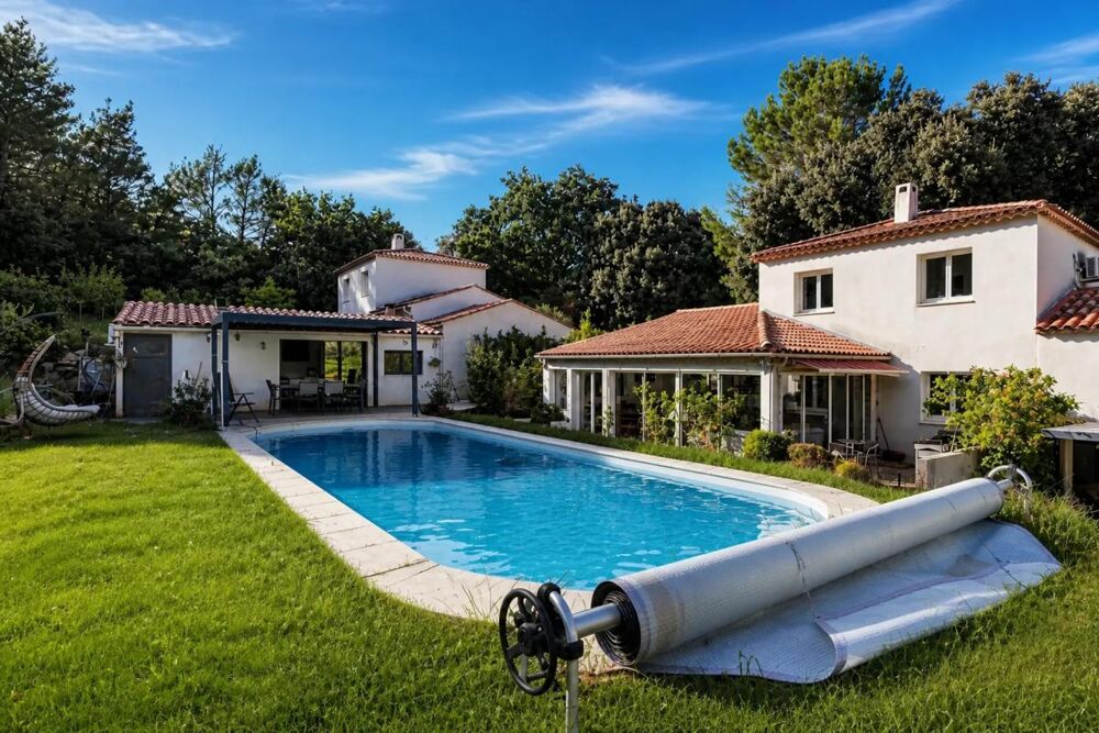 Vente Maison MAISON DE 190 M² – 9 PIÈCES – 5 CHAMBRES – TERRAIN DE 4 500 M² Cuges les pins