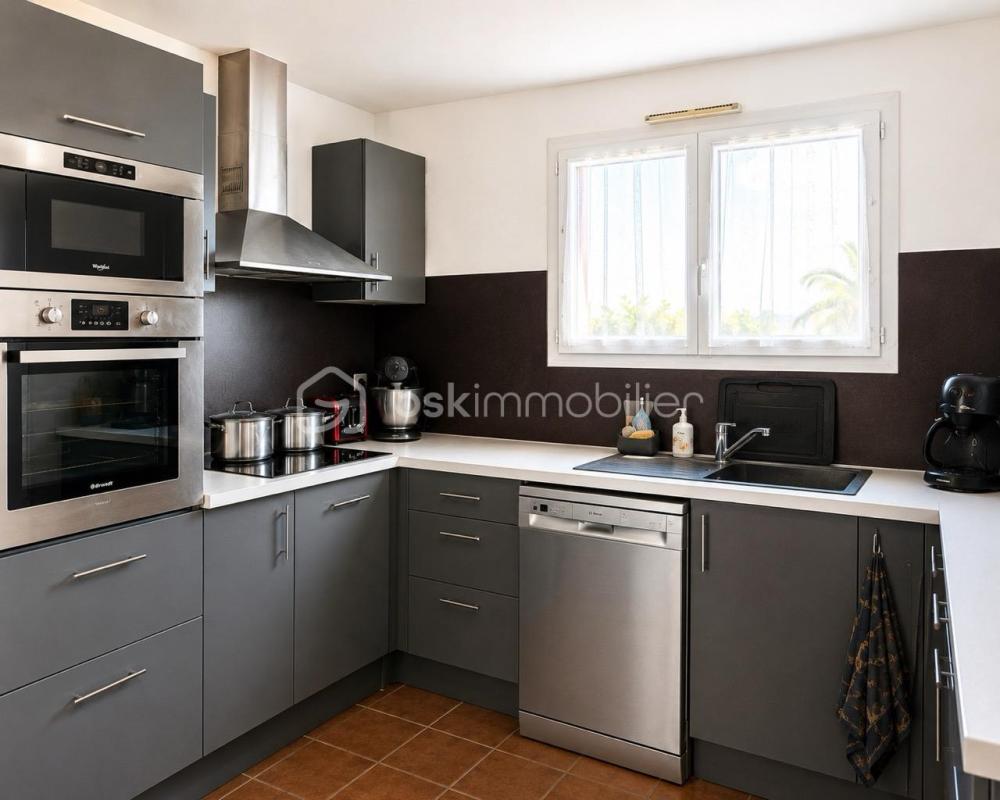 Vente Maison Sur un terrain d'angle de 236 m2, une maison de type 4 en R+1 de 95 m2 Frontignan