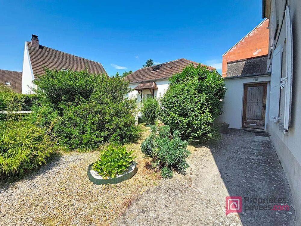 Appartement en rez-de-chaussée avec cour et 2 stationnements
