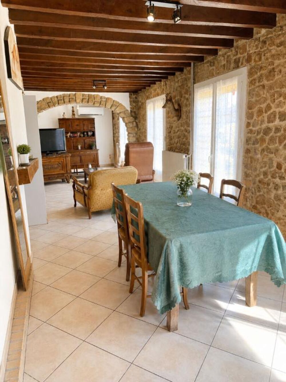 Maison de plain pied lumineuse et peu énergivore de 5 pièces de plus de 70 m2 sur une parcelle de plus de 700 m2