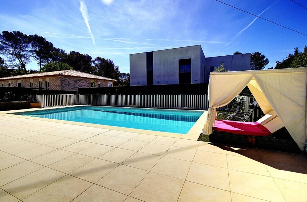 Co-Exclusivité - Mougins Saint-Basile - Appartement-villa 4 pièces de 106 m² avec accès direct à la piscine