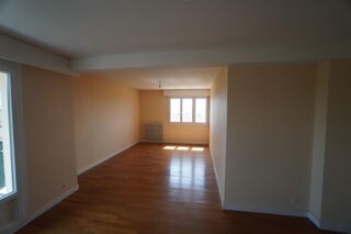  Appartement à louer 3 pièces 80 m²