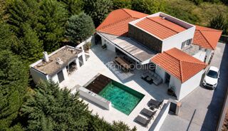  Maison � vendre 7 pi�ces 216 m�
