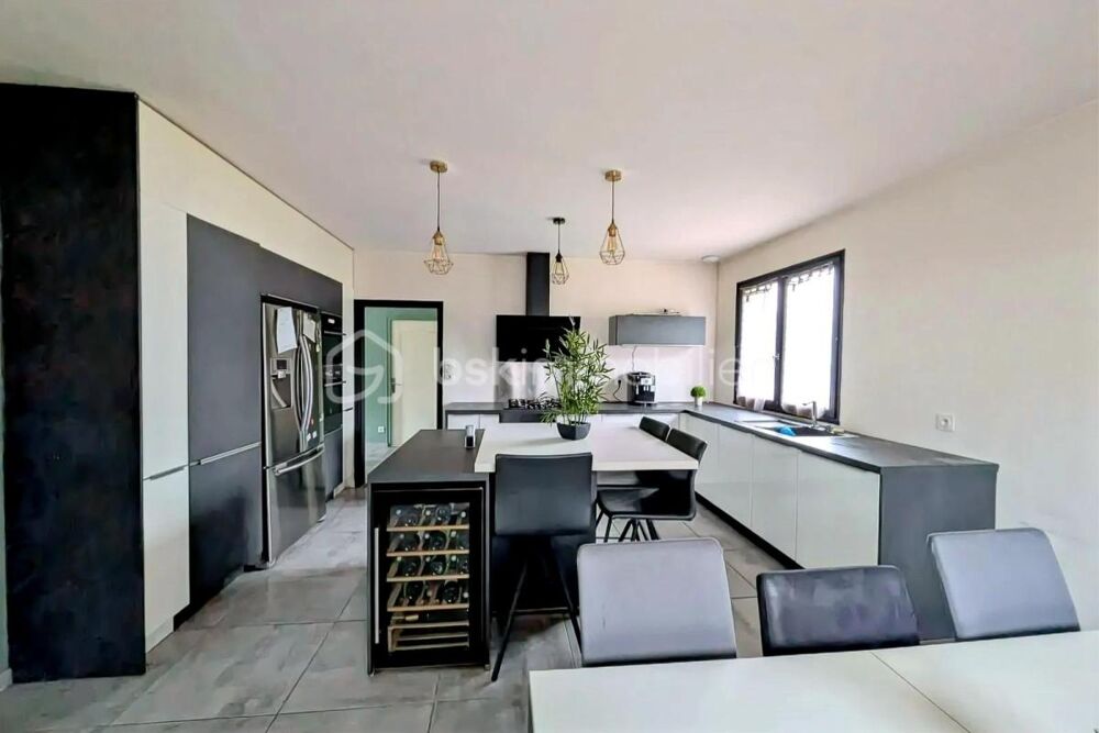 MAISON FAMILIALE  6 CHAMBRES  UN CADRE DE VIE IDÉAL !