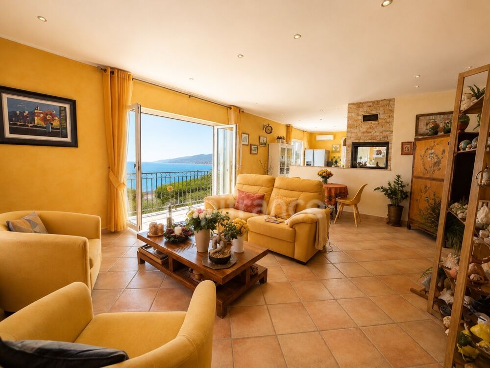 Vente Villa ERBALUNGA VILLA 120 m² PISCINE VUE MER EN NUE PROPRIETE OCCUPEE ( Investissement) Erbalunga