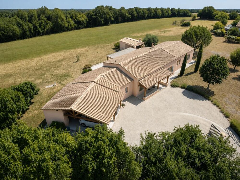 Vente Maison Plazac- Elégante maison, entièrement de plain-pied. Vue à couper le souffle sur la vallée! 4 chambres. Environ 1ha de terrain. a Plazac