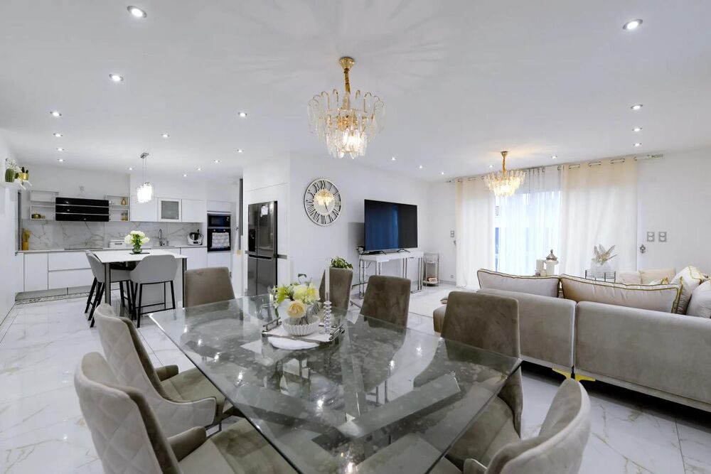 Maison contemporaine spacieuse à Vernet