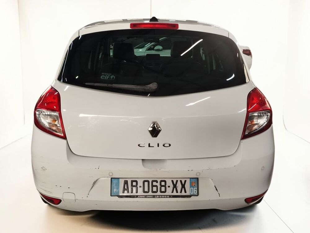 Clio III 1.6 110 EXCEPTION TOMTOM BA 5P 2010 occasion 06640 Saint-Jeannet
