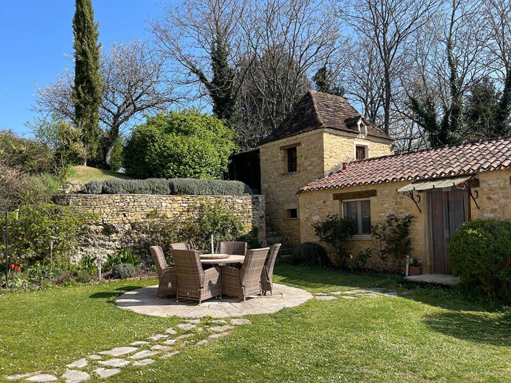 Propriété périgourdine élégante avec maison d'amis, pigeonnier/studio, piscine et jardin de 5 000 m²