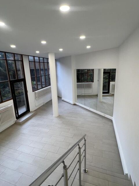 AU CALME SUR COUR 3832 75005 Paris